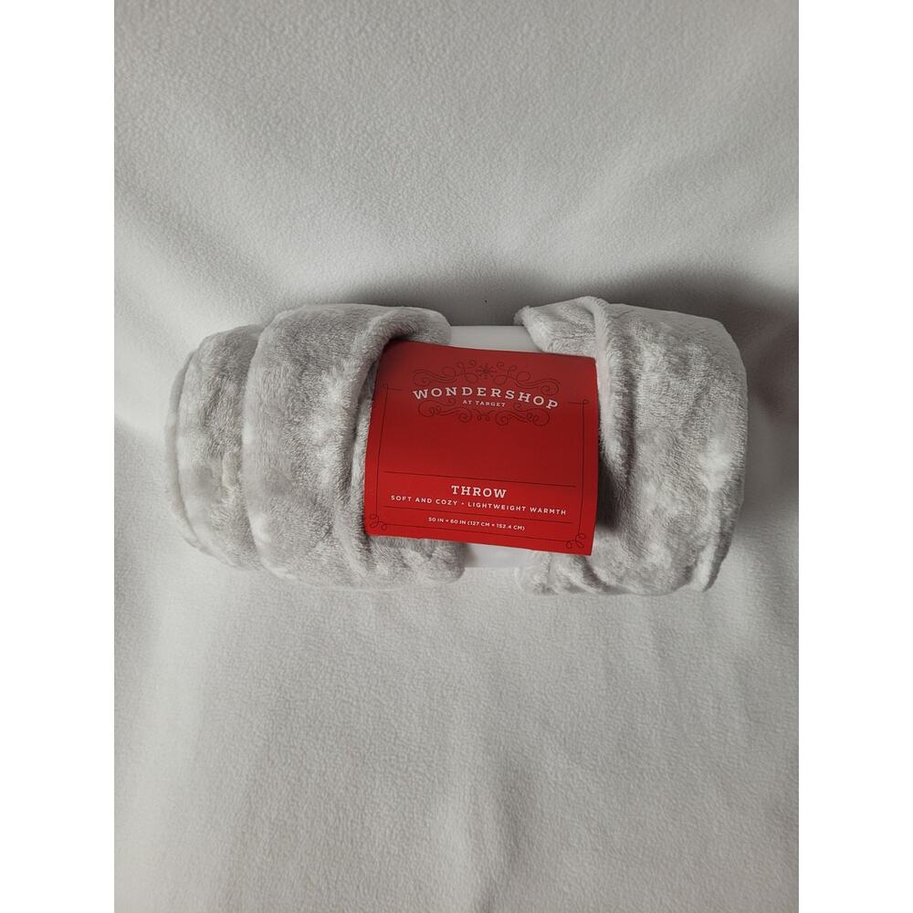 Wondershop Snowflake throw blanket from Target soft & cozy lightweight 50" x 60"
